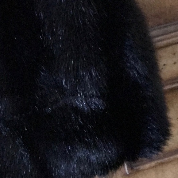 Black faux fur Vest and hat - Picture 3 of 11